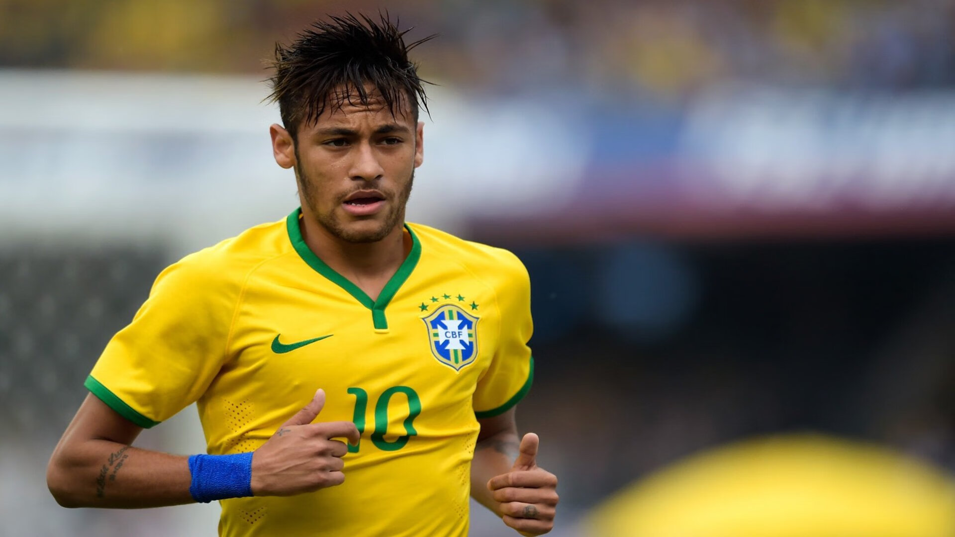 “在高新区全民健身馆,壁球场上没有‘慢’字,只有‘快’与‘准’!”