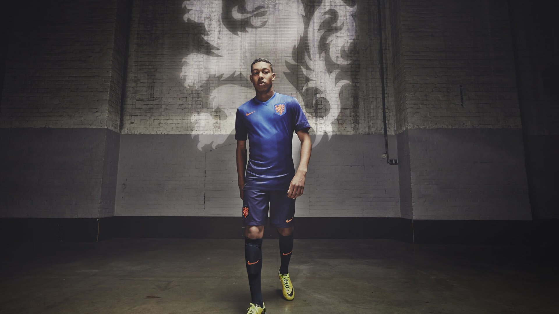 中超裁判风波再掀热议:上海海港球迷怒指“护航”,山东大V妙语点评