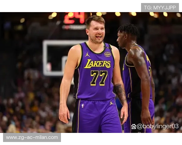 东契奇中路突破轻松得手,独行侠稳住进攻 东契奇中路突破轻松得手,独行侠稳住进攻